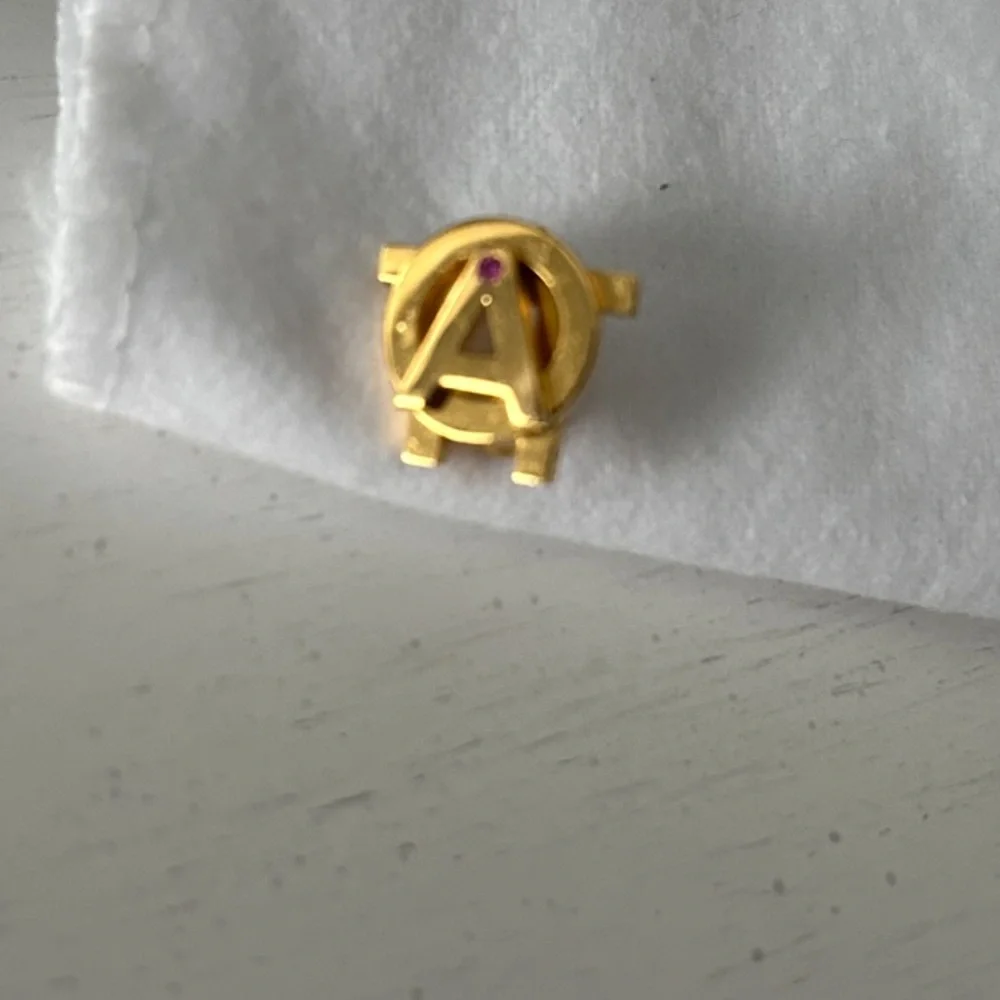 Alpha Omicron Pi Gold Tone Brooch with Red Ruby Vintage 1980’s - Picture 3 of 10